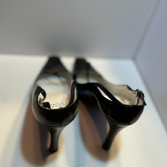 Great condition, beautiful shoe. Perfect for work, comfortable. 4 in heel - Picture 14 of 15